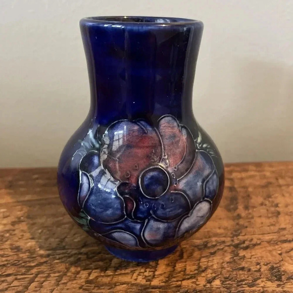 Antique Moorcroft Anemone Broad Flower Small 4.5” Tall Art Pottery Vase - Picture 2 of 4